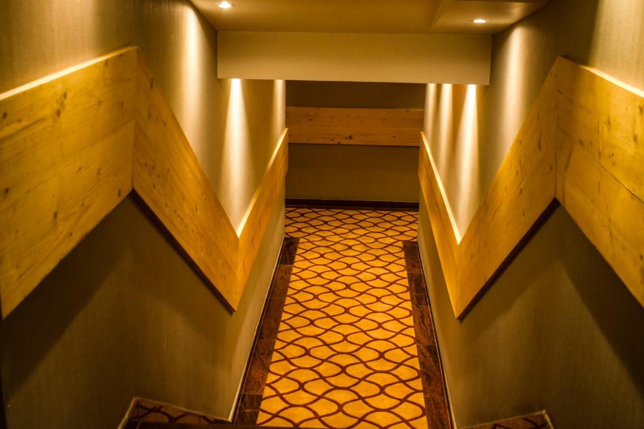 One Earth Gg Regency Hotel Amritszár Kültér fotó
